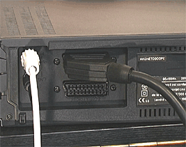 Améliorez la qualité de votre son en raccordant votre

magnétoscope VHS à votre chaine hi-fi.

Pour cette intervention, il est important d'éteindre votre

matériel avant d'effectuer les branchements sous risque

de l'endommager.