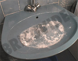 Quand l´évacuation de votre lavabo ou évier
ne s´effectue pas normalement, c´est que
votre siphon est peut-être bouché.
Il n´est pas nécessaire de couper l´arrivée
d´eau pour cette intervention.