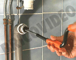 Déboucher un évier - déboucher siphon débouchage canalisation avec un furet  lavabo ou évier bouché