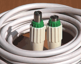 Fabriquez vous même un câble ou une rallonge
d'antenne TV sur mesure (montage facile par
serrage sans soudure).
Ce câble peut être utilisé pour les antennes Hertziennes
ainsi que pour la télévision par câble.