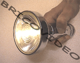 Assurez vous du bon fonctionnement de votre
lampe torche et changer les piles si nécessaire.